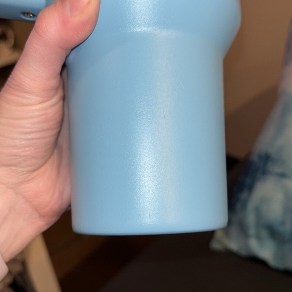 Stanley Quencher 40oz in Color Pool - Picture 7 of 9